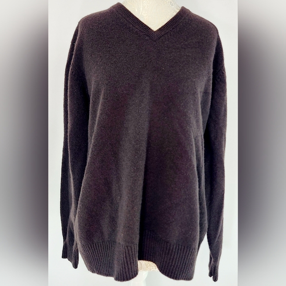 2 Uniqlo Lambswool v-neck sweaters - Picture 2 of 16